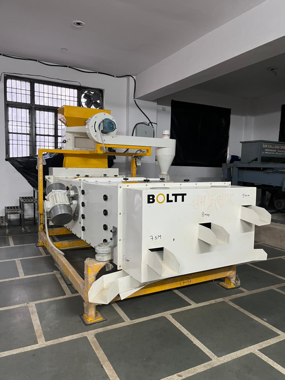 BOLTT grading machine side